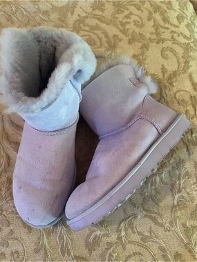 UGG Short Plush Winter Boots in Light Lavender